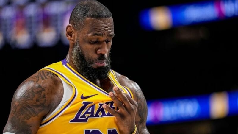 Lakers sẽ đẩy LeBron James ra đi?