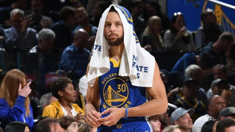 Steph Curry đang cày ải liên tục cho Golden State Warriors