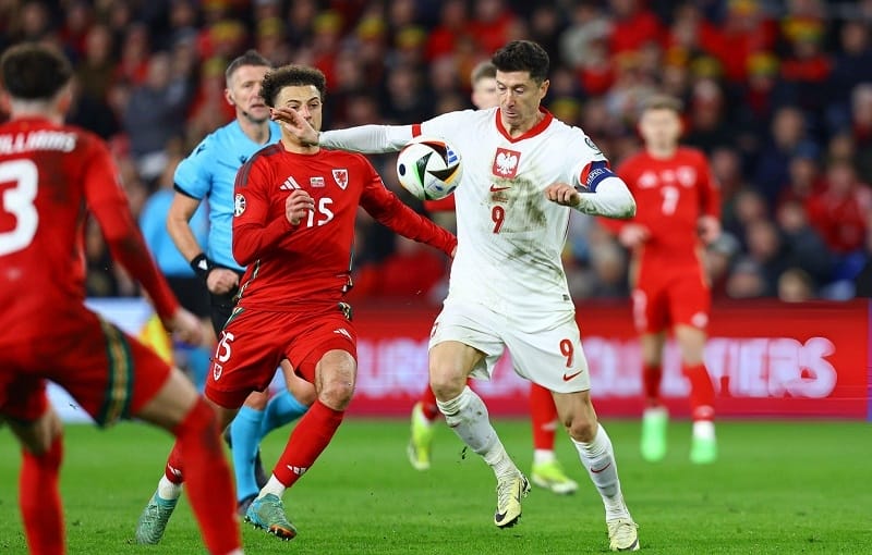 Chung kết play-off EURO 2024: Lewandowski hưởng niềm vui; Mudryk sắm vai người hùng