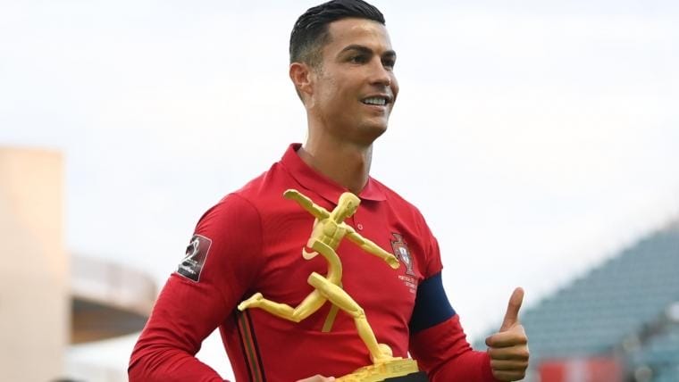 Ronaldo nhận danh hiệu Vua phá lưới Euro 2020 với 5 bàn thắng, 1 kiến tạo