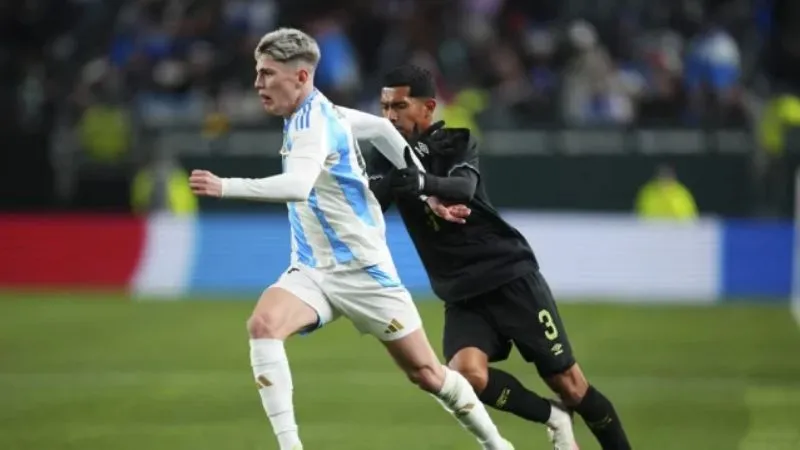 Khi sao MU lên tuyển Argentina: Người thăng hoa rực rỡ, kẻ lủi thủi trở về CLB