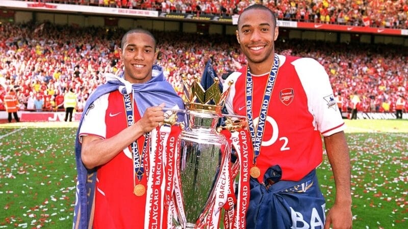 Henry và Clichy nâng cúp vô địch Ngoại hạng Anh 2003/04