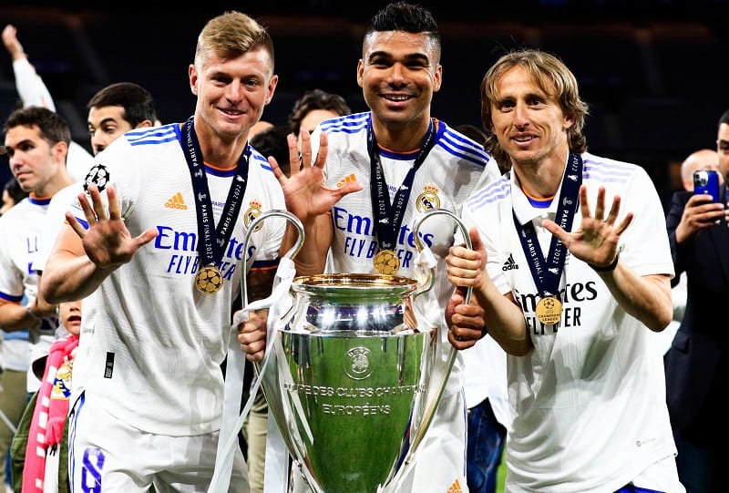 Modric bên cạnh danh hiệu Cúp C1 năm 2022