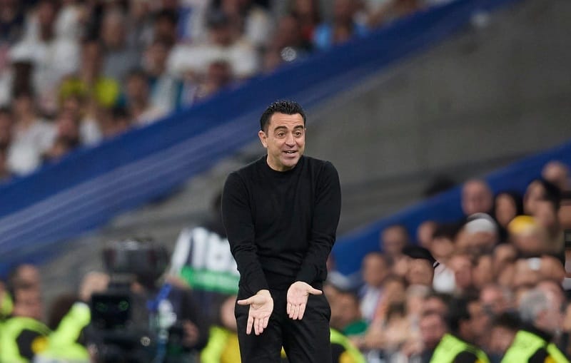 Xavi từng quyết định từ chức HLV trưởng Barcelona.