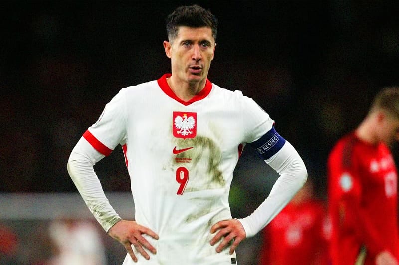 Tiền đạo Robert Lewandowski trong áo đấu dự kiến của ĐT Ba Lan tại Euro 2024