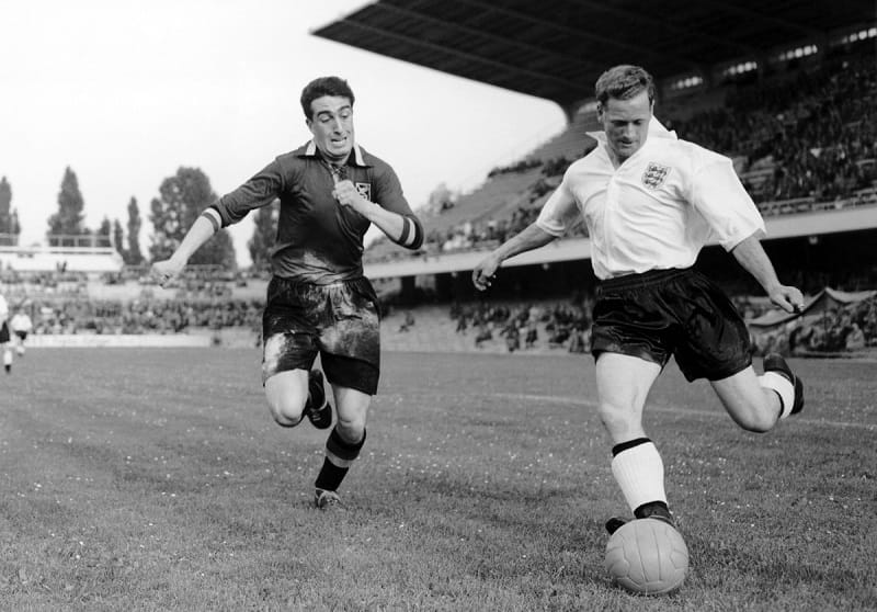 Một khoảnh khắc trong trận đấu giữa Anh và Bỉ tại World Cup 1954