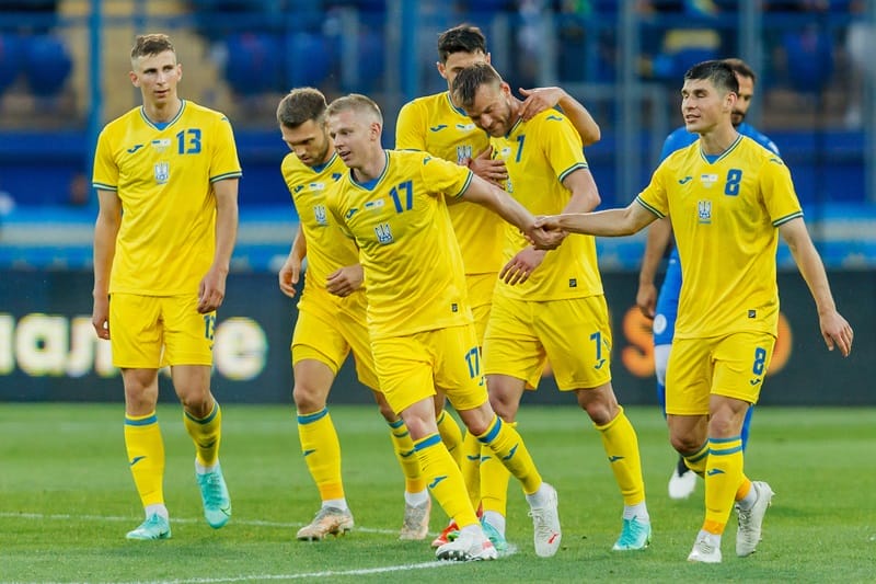Cầu thủ Ukraine vui mừng
