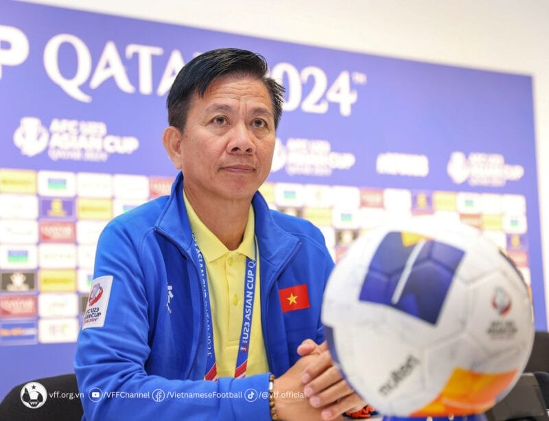 HLV Hoàng Anh Tuấn hài lòng với màn trình diễn của U23 Việt Nam.
