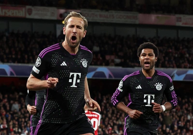 Cặp đôi giúp Bayern ngược dòng trong hiệp 1.
