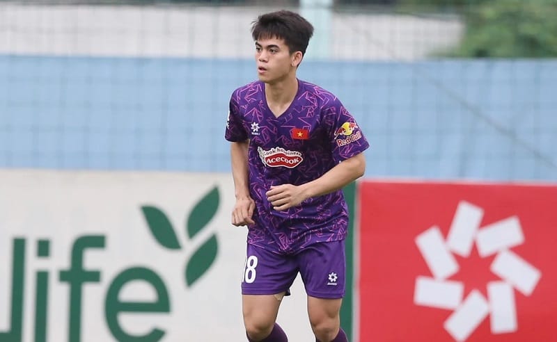 Tiền vệ Khuất Văn Khang của U23 Việt Nam được AFC nhắc tên (Ảnh: Báo Sài Gòn Giải Phóng)