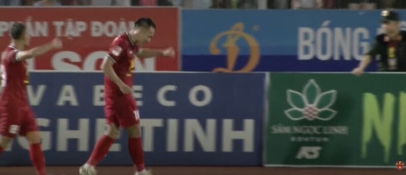 Quang Nam ghi bàn duy nhất giúp Hà Tĩnh giành 3 điểm (Ảnh: Youtube)