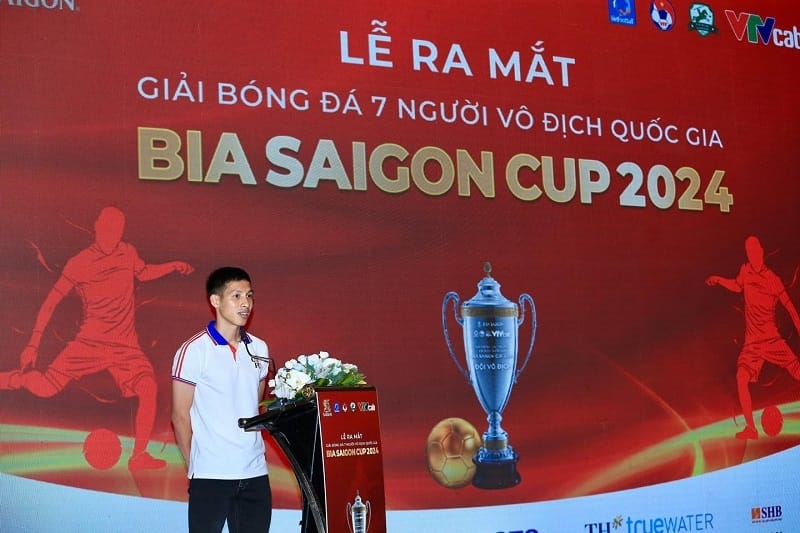 Hùng Dũng góp mặt tại lễ ra mắt giải bóng đá 7 người VĐQG 2024 (Ảnh: Ted Trần TV).