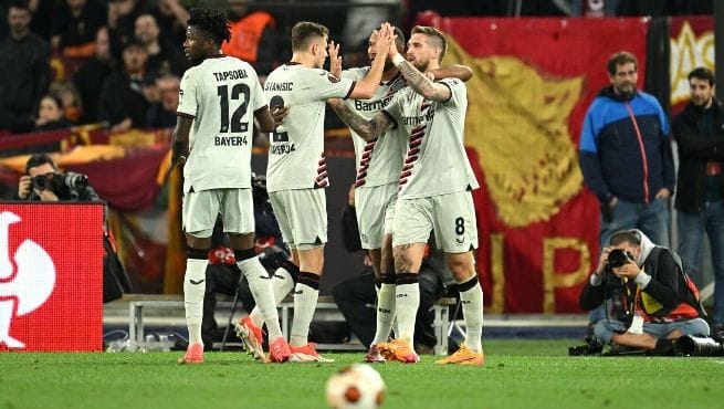 Leverkusen đứng trước ngưỡng cửa chung kết C2