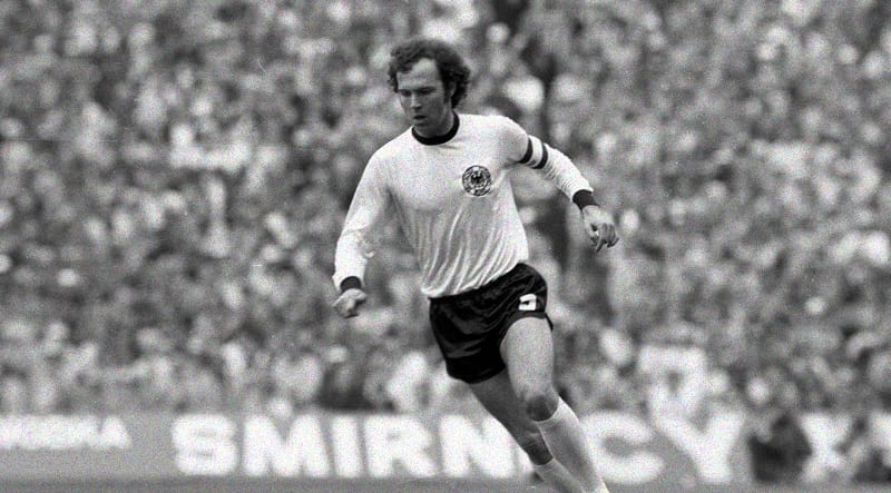 Huyền thoại Franz Beckenbauer nổi danh với vị trí libero