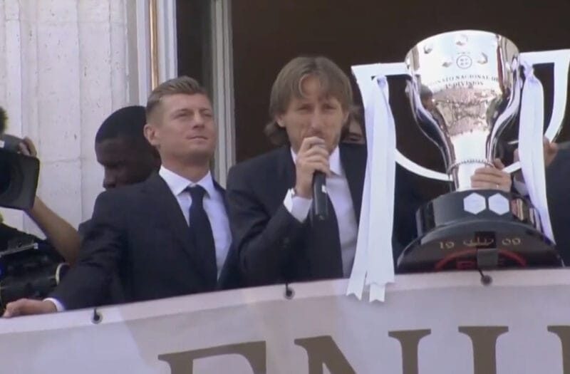 Modric đầy xúc động trong lễ ăn mừng chức vô địch La Liga của Real Madrid.