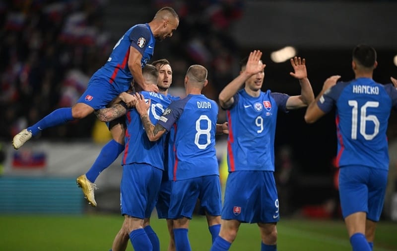 Slovakia về nhì ở bảng vòng loại có Bồ Đào Nha.