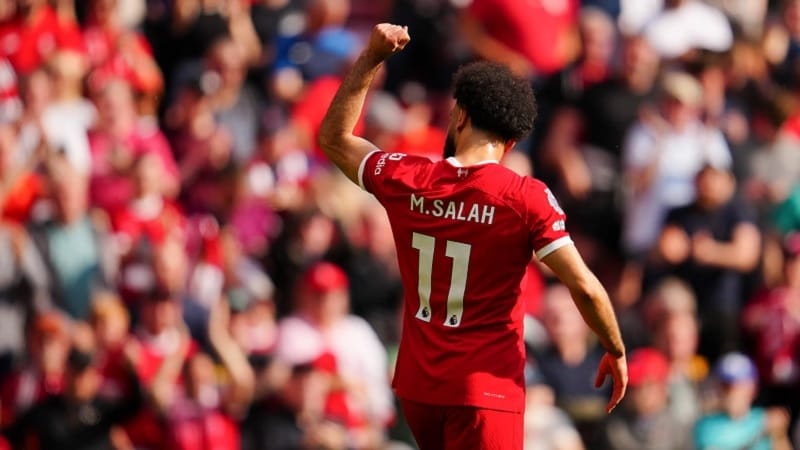 Tỏa sáng trước Tottenham, Salah cân bằng kỷ lục của huyền thoại Man United
