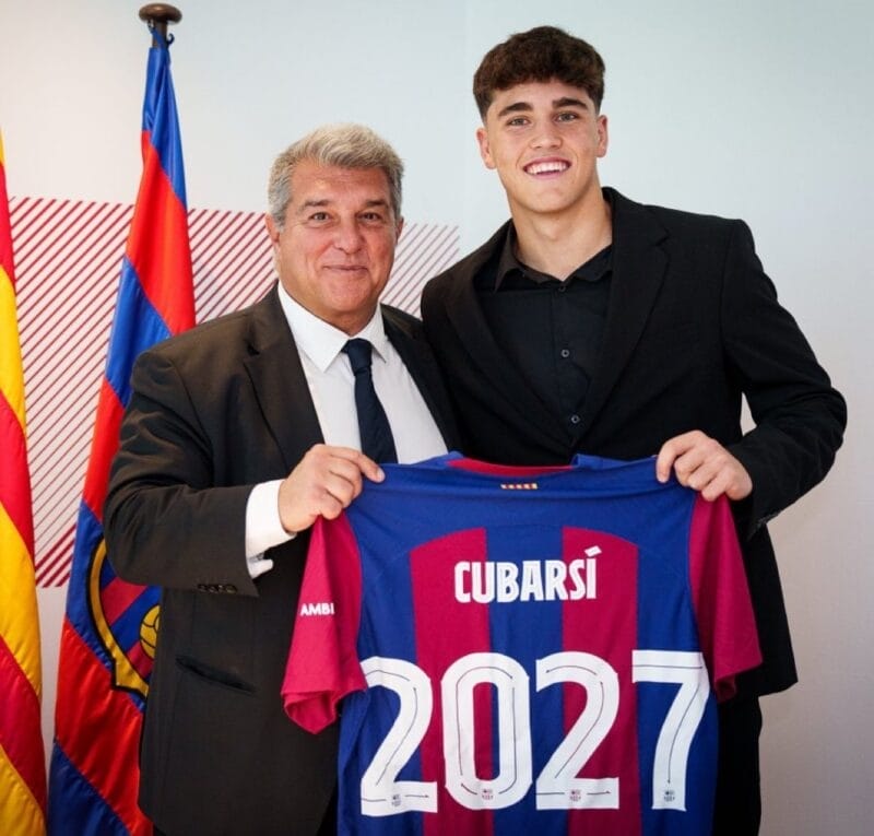 Pau Cubarsi gia hạn hợp đồng với Barcelona.