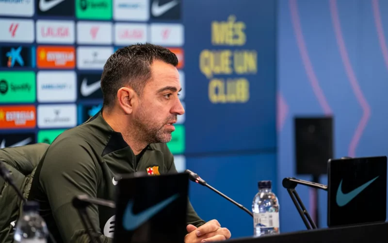 Xavi thừa nhận Barcelona đã sai lầm ở khâu tái cấu trúc đội hình.
