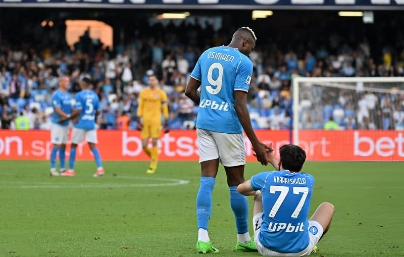 Napoli vừa trải qua mùa giải không thành công.