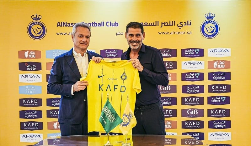 Fernando Hierro (phải) sẽ đảm nhiệm vai trò giám đốc thể thao của Al Nassr.