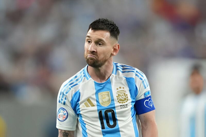 Kết quả bóng đá Chile vs Argentina: Messi đen đủi, người hùng bất ngờ!