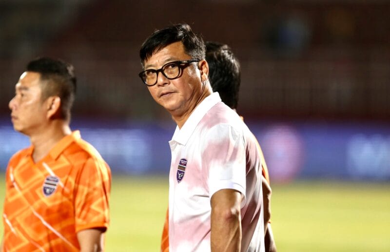 NÓNG: HLV Lê Huỳnh Đức vội vã rời đội bóng V-League