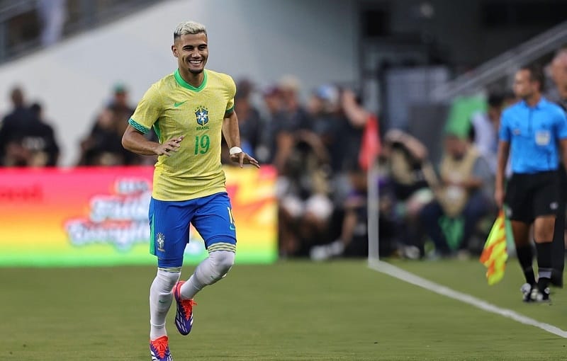 Pereira là người đưa Brazil vươn lên dẫn trước.