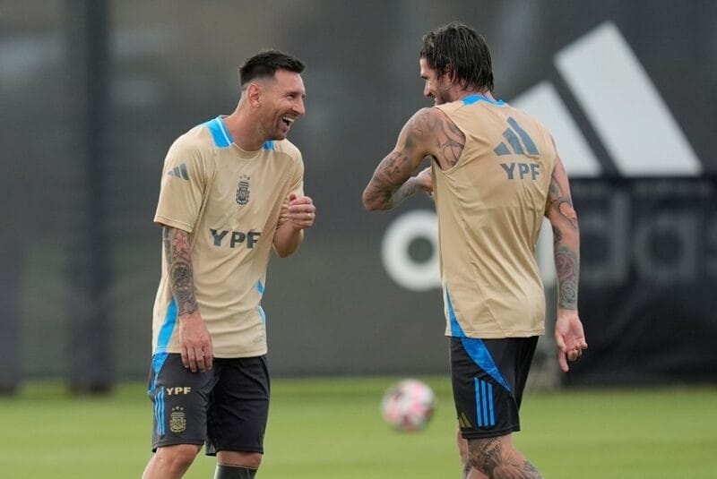 Messi trở lại tập luyện và sẵn sàng chinh chiến cùng Argentina 
