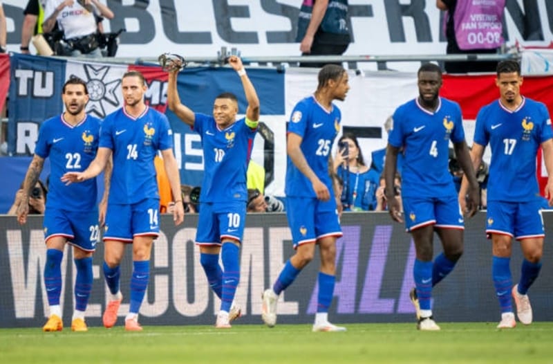Kết quả bóng đá Pháp vs Ba Lan: Penalty định đoạt trận đấu, Mbappe và đồng đội mất ngôi đầu