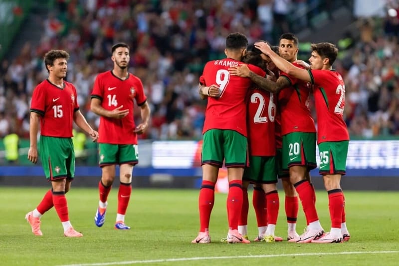 Bồ Đào Nha đang chơi tưng bừng.