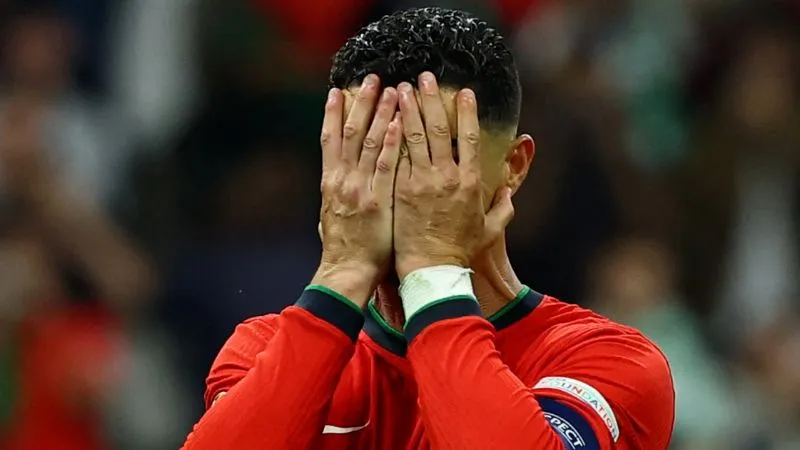 Euro 2024: Ronaldo liên tục bị chỉ trích sau thất bại của ĐT Bồ Đào Nha