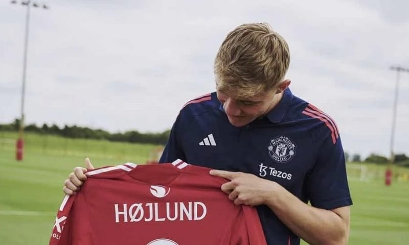 Hojlund nhận số áo mới tại Man United