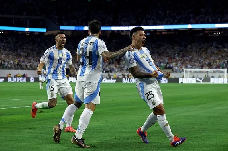 Kết quả bóng đá Argentina vs Ecuador: Penalty siêu kịch tính, Emi Martinez cứu Messi