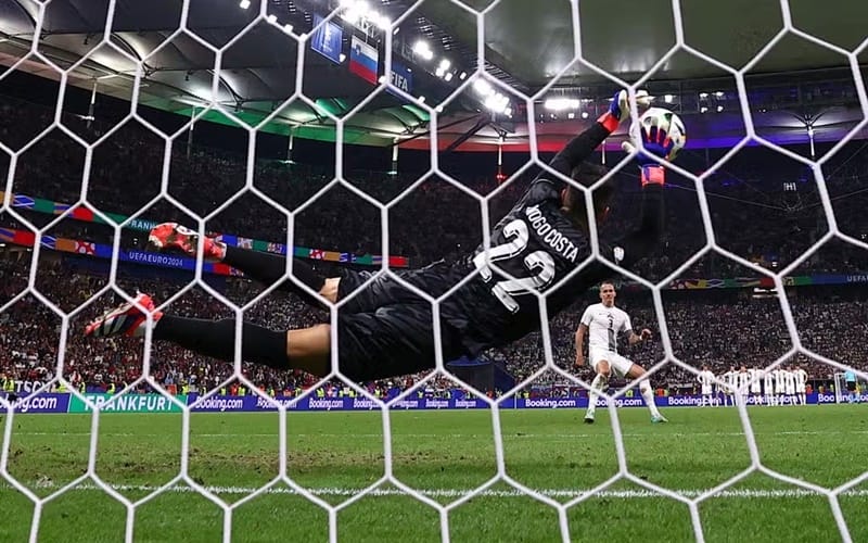 Kết quả bóng đá Bồ Đào Nha vs Slovenia: Chiến thắng nghẹt thở, Ronaldo thở phào